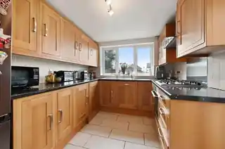 391 Allenby Road, photo 3