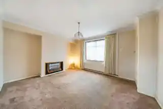 391 Kingston Road, photo 3