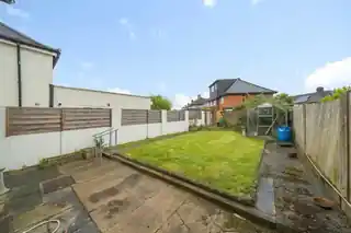 391 Kingston Road, photo 2