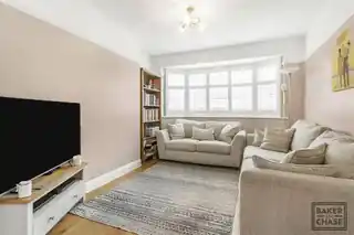 393 Baker Street, photo 3