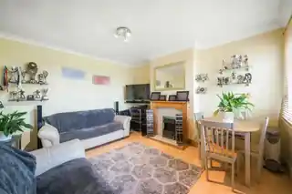 39A Priory Close, photo 2