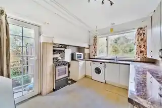 4 Alexandra Drive, photo 4