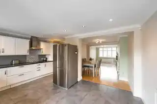 4 Amberley Road, photo 4