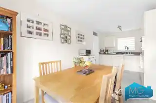 4 Attfield Close, photo 2