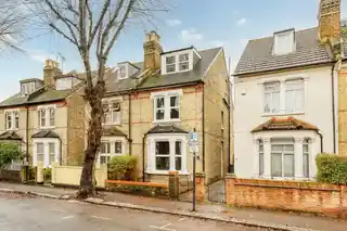 4 Avenue Road, photo 2
