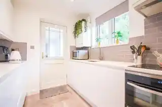 4 Berkeley Close, photo 4