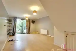 4 Bressey Avenue, photo 2