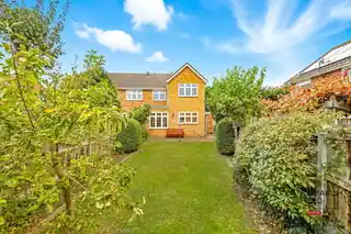 4 Briarleas Gardens, photo 2