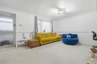 4 Bridle Close, photo 2