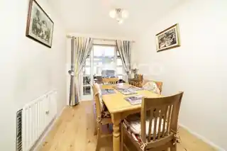 4 Burnham Close, photo 2