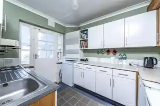 4 Cedarcroft Road, photo 3