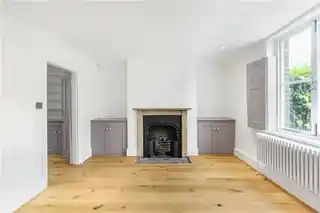 4 Church Crescent, photo 2