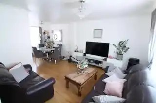 4 Clarissa Road, photo 2