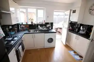 4 Clarissa Road, photo 3