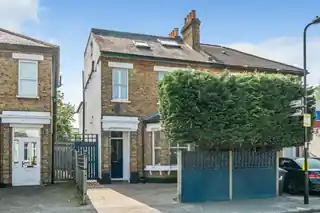4 Coldershaw Road, photo 4