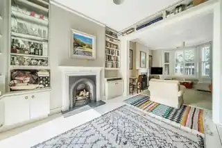 4 Coldershaw Road, photo 3