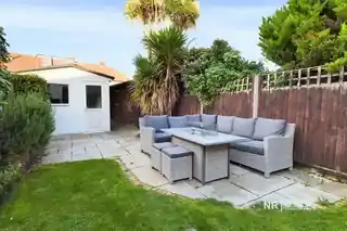4 Court Crescent, photo 2