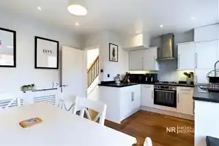 4 Court Crescent, photo 3