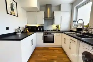 4 Court Crescent, photo 4
