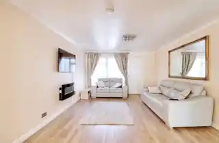 4 Danyon Close, photo 3