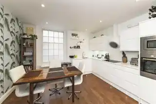 4 De Walden Street, photo 3