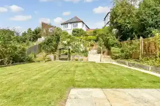 4 Dell Close, photo 2