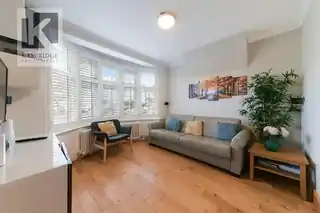 4 Esher Avenue, photo 2