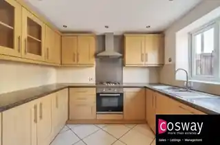 4 Fakenham Close, photo 2