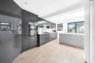 4 Foresters Crescent, photo 3