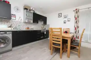 4, Grantham House, Taywood Road, photo 3