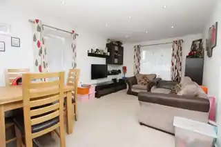 4, Grantham House, Taywood Road, photo 2