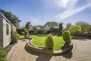 4 Greenlaw Gardens, photo 2