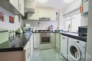 4 Guysfield Drive, photo 2