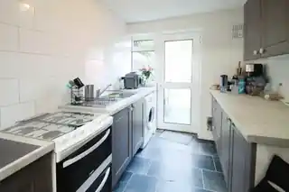 4 Henson Place, photo 2