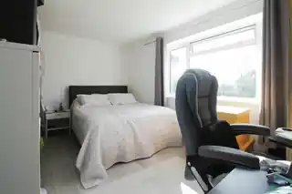 4 Henson Place, photo 4