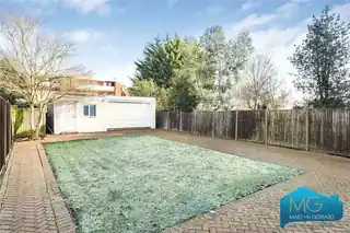 4 Hervey Close, photo 2
