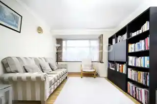 4 Holly Avenue, photo 2