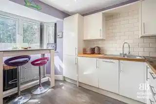 4 Hollybush Close, photo 4