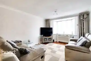 4 Holt Road, photo 2