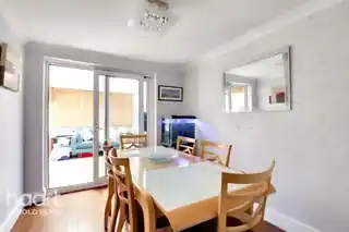 4 Holt Road, photo 3