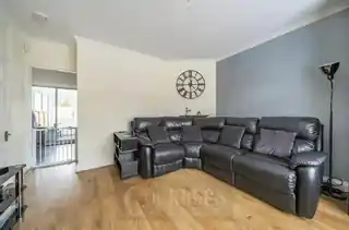 4 Horley Road, photo 3