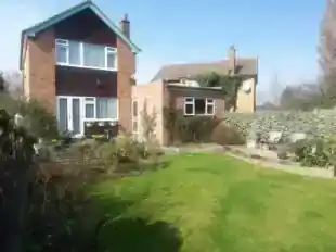 4 James Close, photo 2