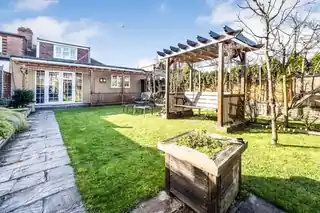 4 Jerningham Avenue, photo 2
