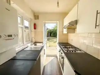 4 Landstead Road, photo 4