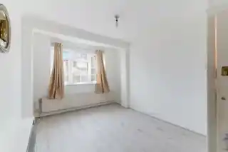 4 Langley Avenue, photo 2