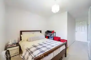 4 Little London Close, photo 3
