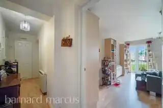 4 Little London Close, photo 2