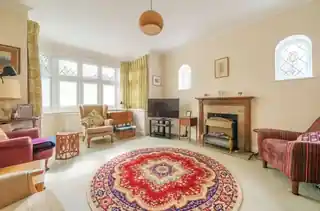4 Longland Drive, photo 3