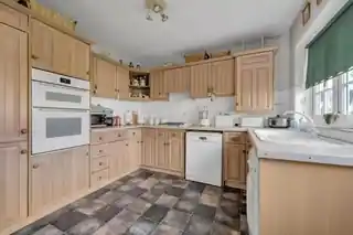 4 Martin Bowes Road, photo 3
