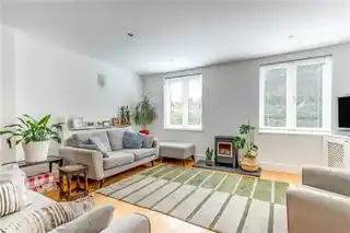 4 Meadow Place, photo 2